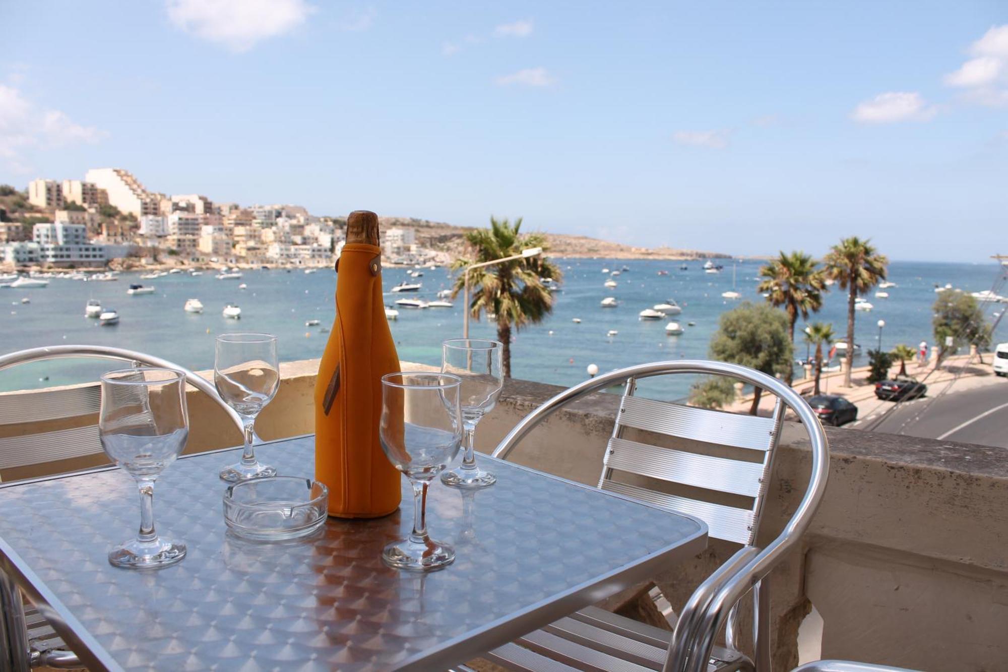 Blue Harbour 2 Bedroom Seafront Apartments With Stunning Seaviews - By Getawaysmalta St. Paul's Bay Bagian luar foto