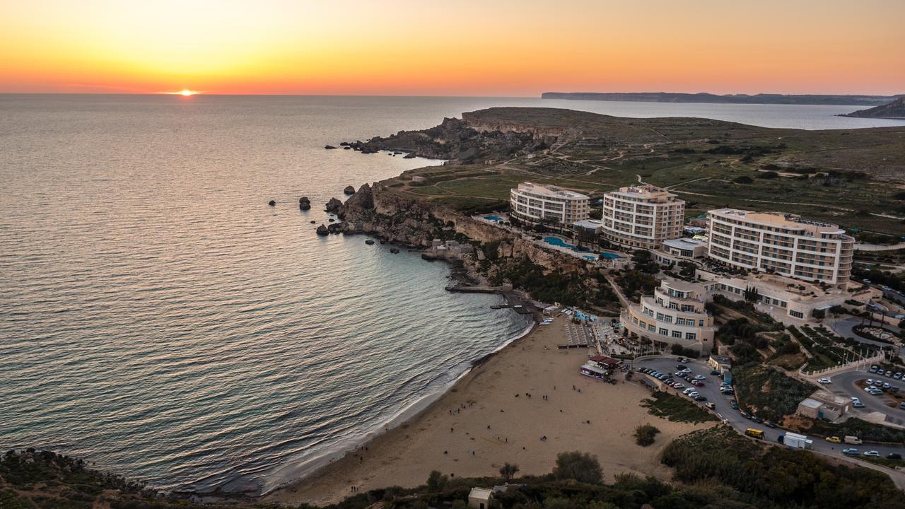 Blue Harbour 2 Bedroom Seafront Apartments With Stunning Seaviews - By Getawaysmalta St. Paul's Bay Bagian luar foto